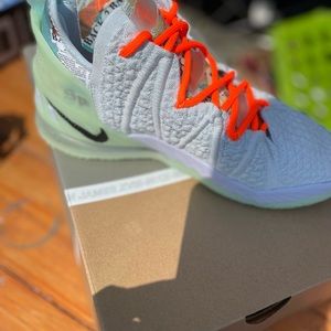 Diana Taurasi x LeBron 18 ‘GOAT Vision’ womens 9.5, mens 8